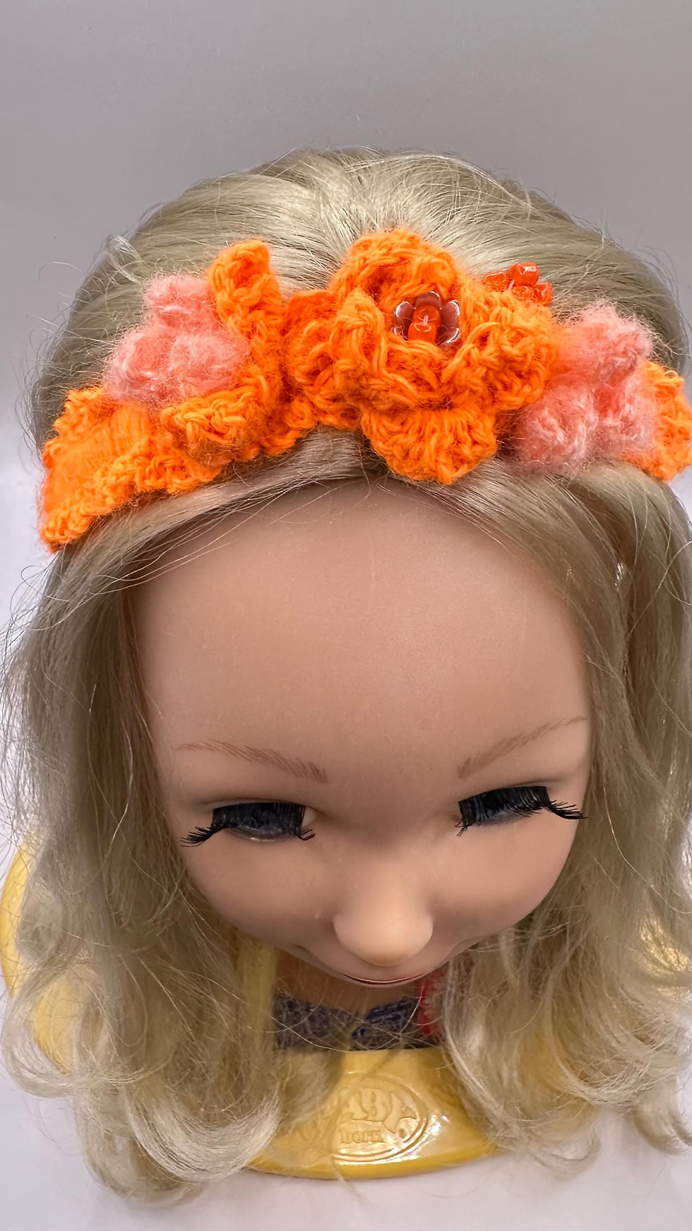 Miniaturbild: Stirnband Orange mit Blüten und Perlen,einzigartig gehäkelt,Mohair,Unikat, Ge...