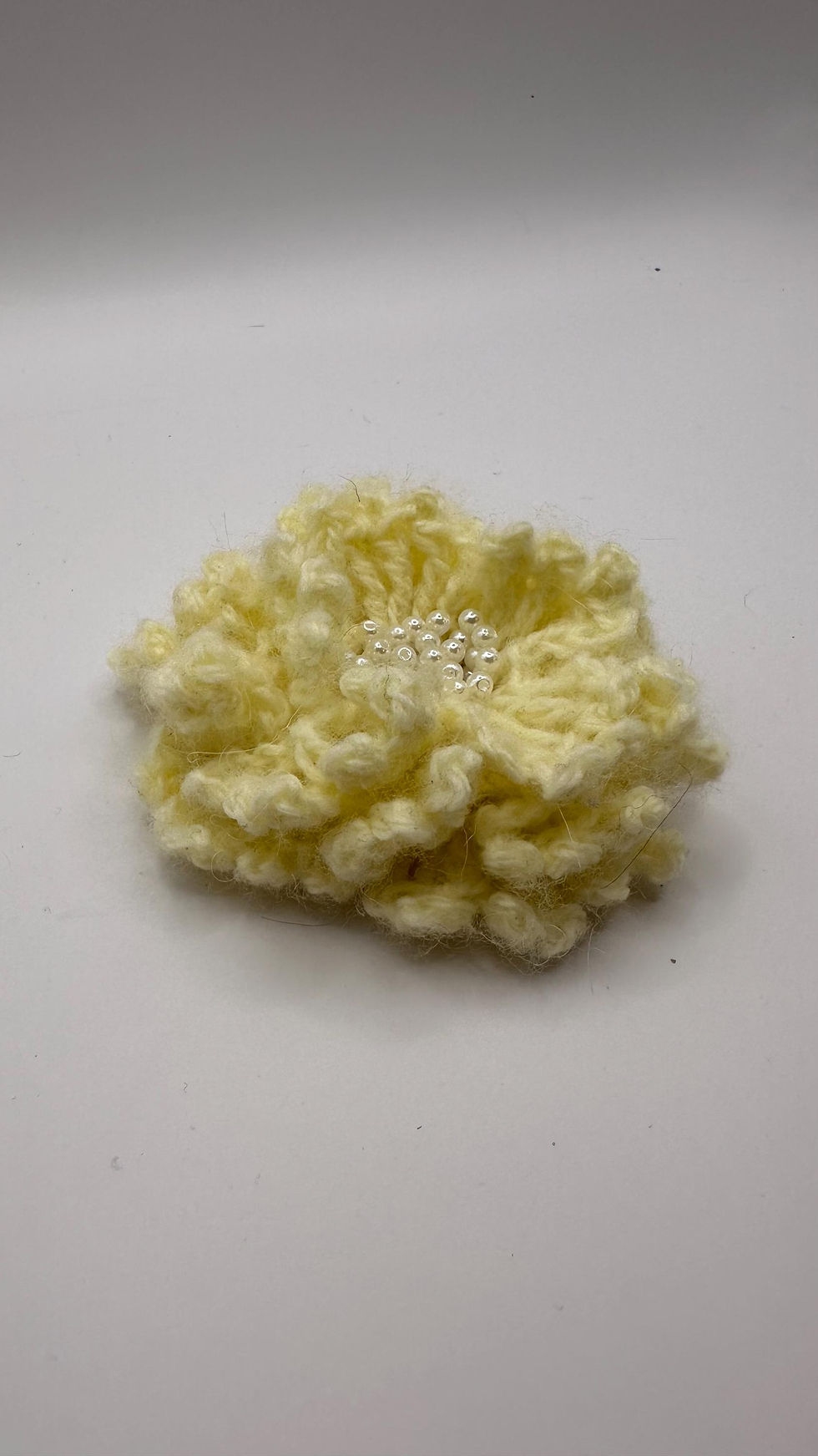 Miniaturbild: Sunflower Crochet Flower Brooch with Pearls, Vintage Style