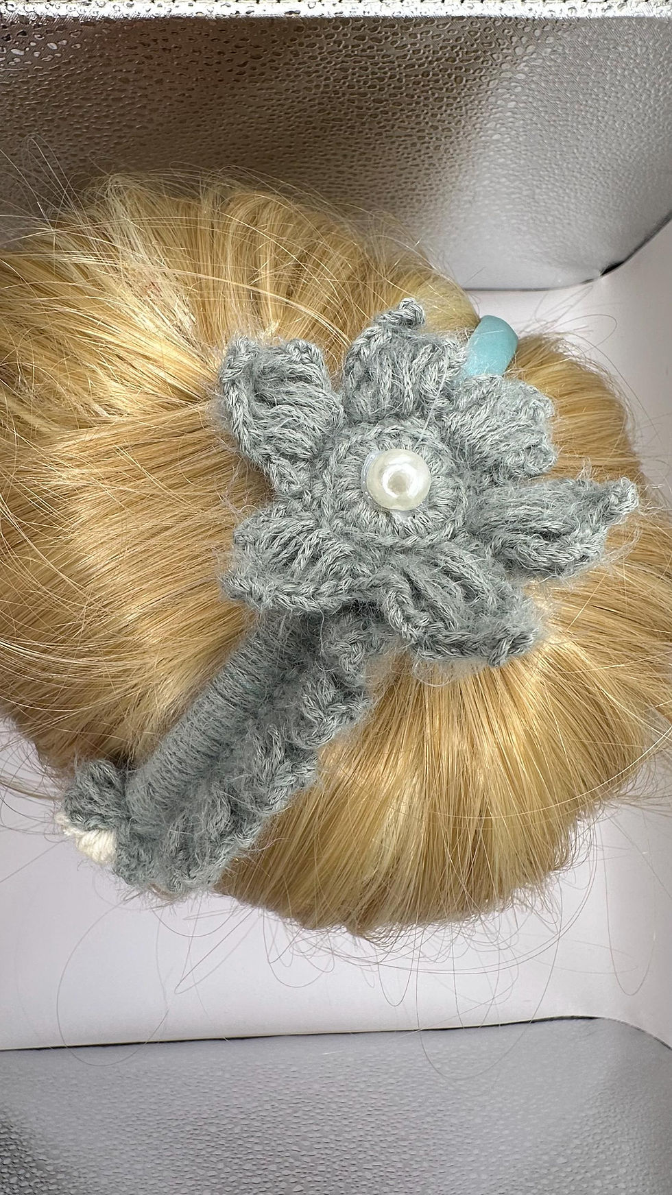 Miniaturbild: Haarreifen Kinder mit grauer Häkelblume & Perle, Handgemachtes Accessoire, Vi...