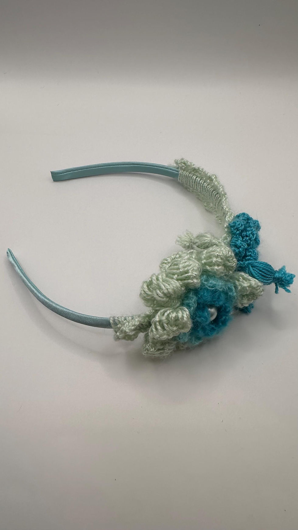 Miniaturbild: Haarreif Mint Türkis mit Häkelblüte und Quasten, handgemacht, Unikat