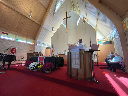 Pastor Amos preaching at Grace Church in Park Forest, IL