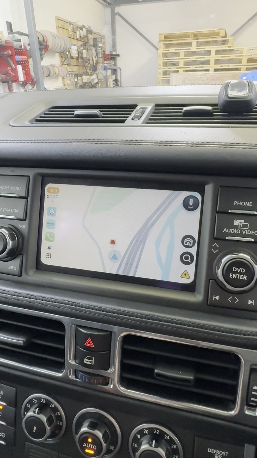 Thumbnail: google maps, apple maps, Waze in a Range Rover l322