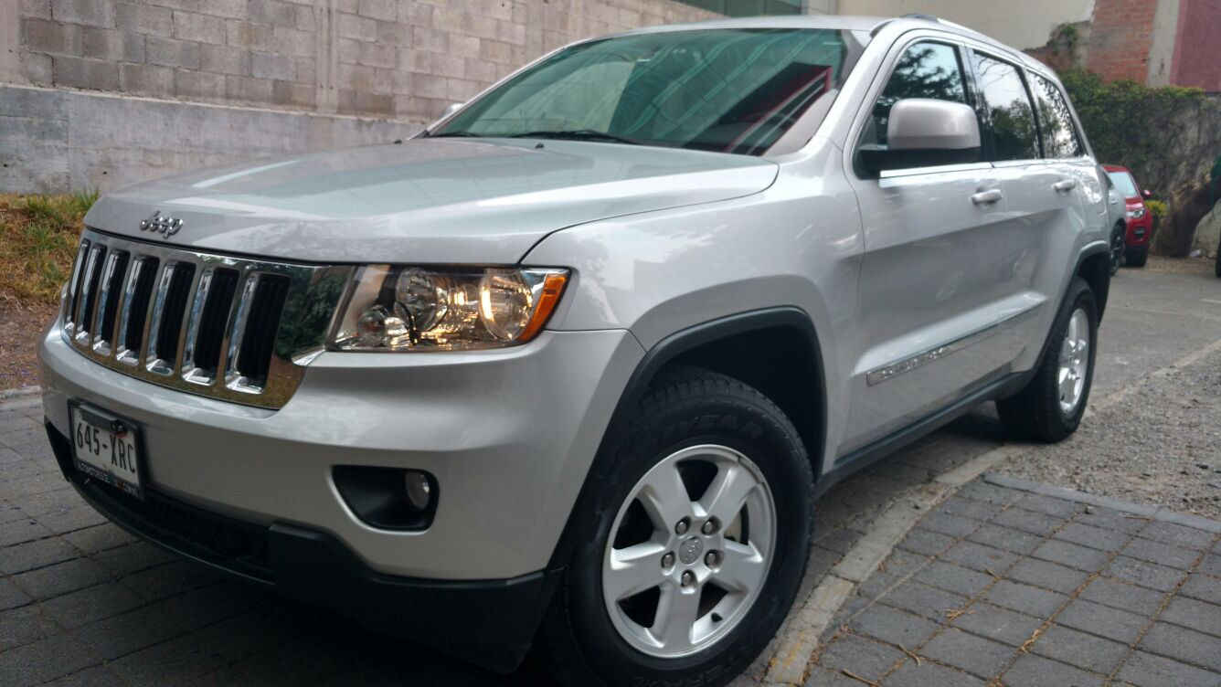 JEEP GRAND CHEROKEE 2011 LAREDO LUJO