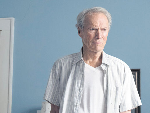 Clint Eastwood reaparece con aspecto frágil pero activo a sus 93 años
