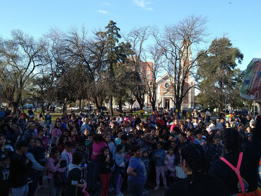 La Iglesia "Familia Beraca" celebró el día del niño en Plaza San Martín