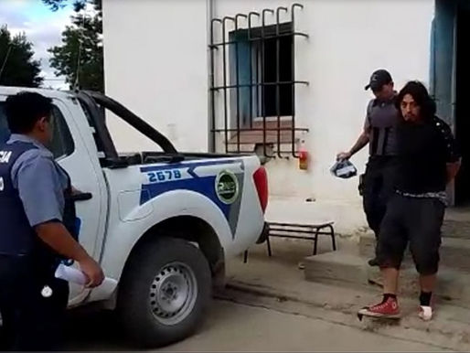 Alcoholizado, con una pollera y en zapatillas: así cayó Jones Huala, el prófugo más buscado