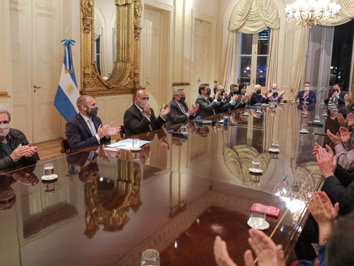 El Gobierno acordó una mejora de los ingresos: se incrementa 52,7% el Salario Mínimo, Vital y Móvil