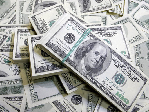 El dólar cotiza a $ 103,50 en el Banco Nación y el riesgo país se mantiene en 1.512 puntos