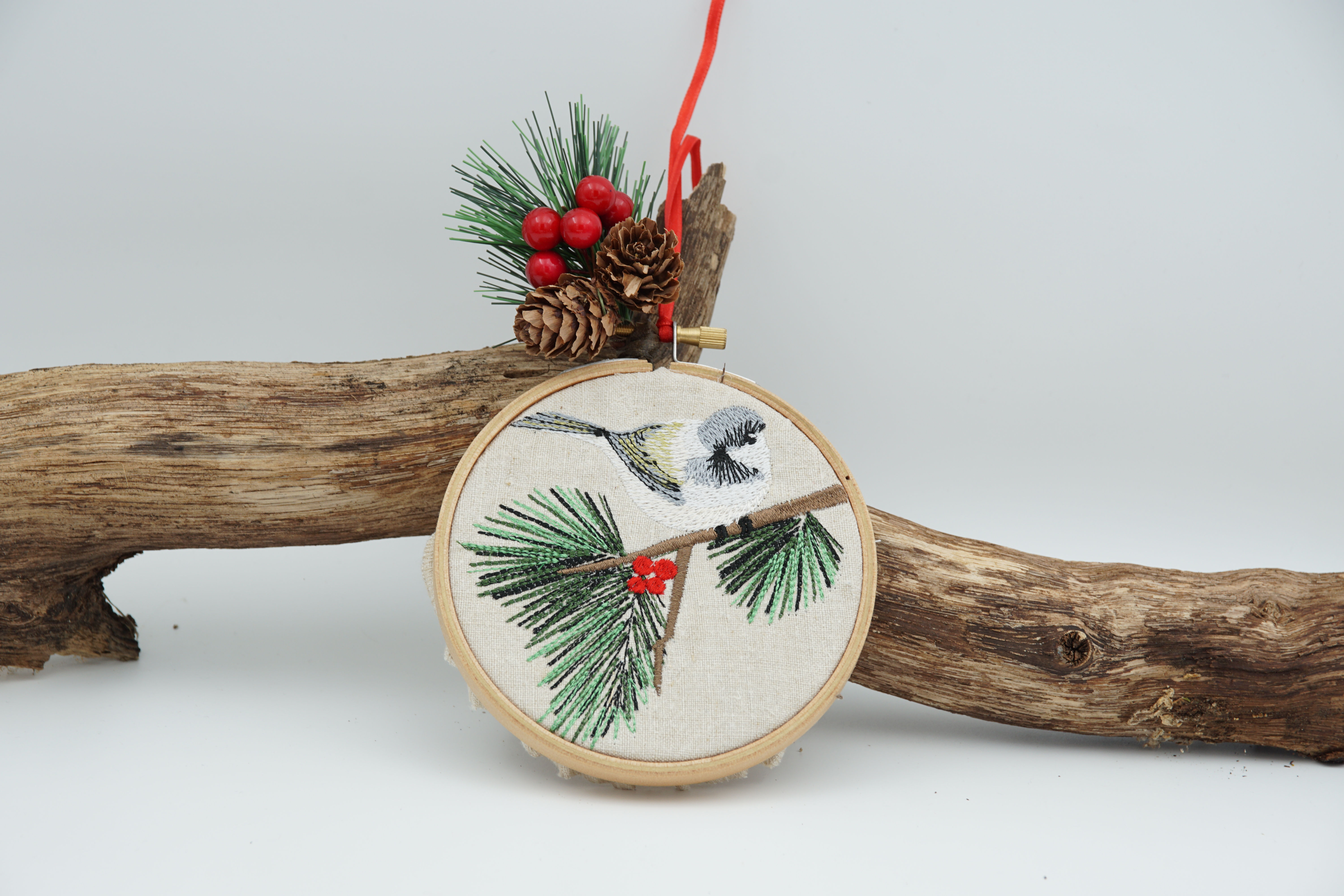 suspension de cadre brodé