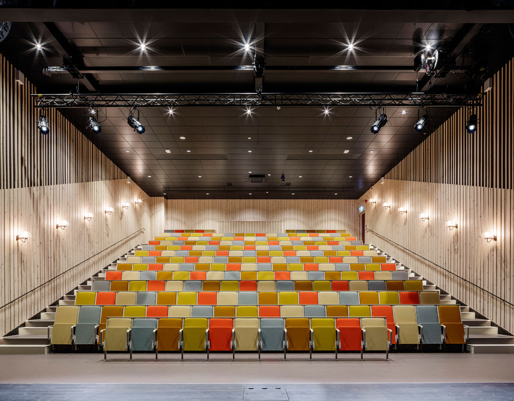 Lyckeskolan i Kinna interiör aula