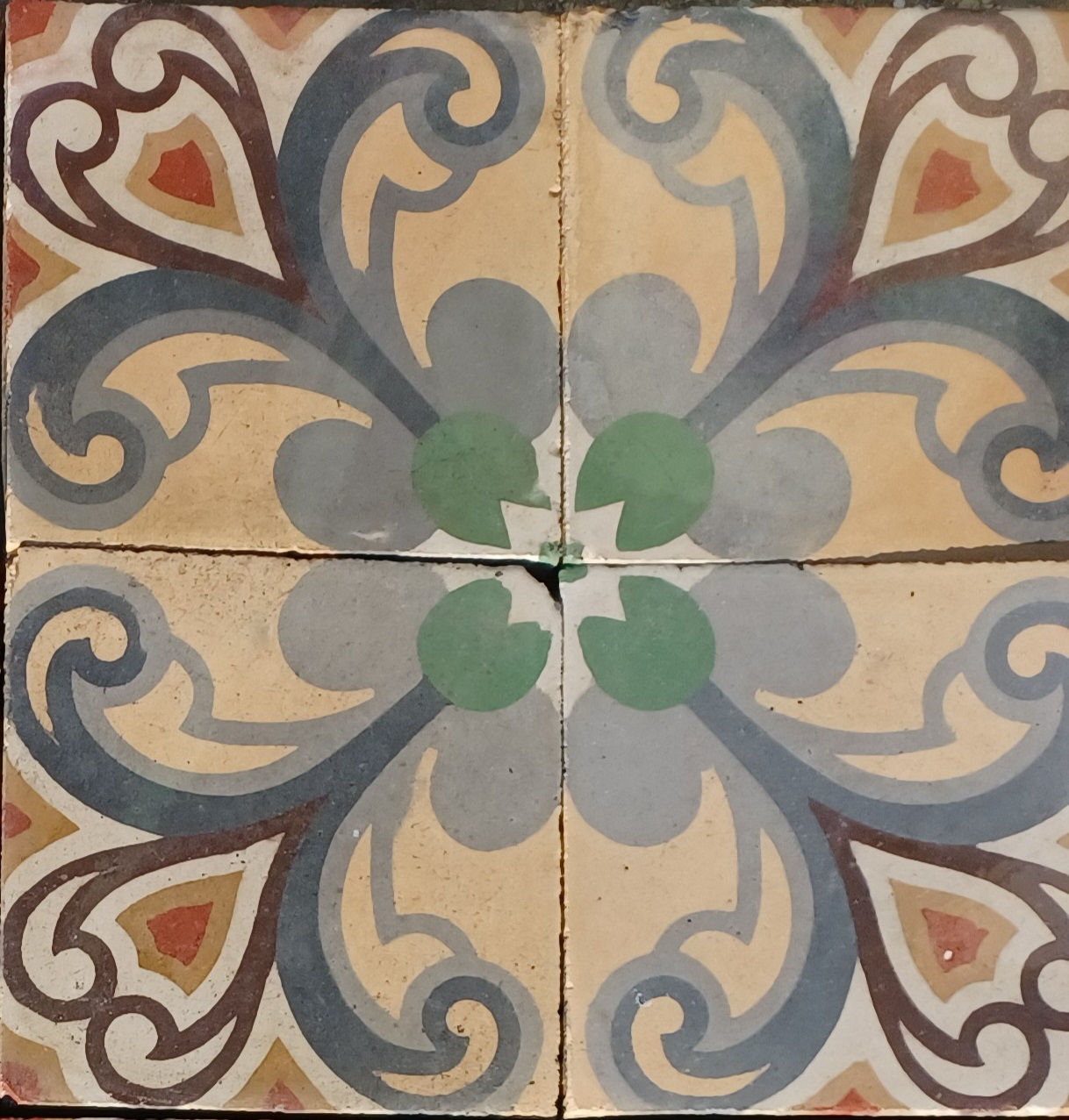 Square decorated cement tiles PI50