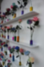 Exposición de Rosas tinturadas en La Rosaleda