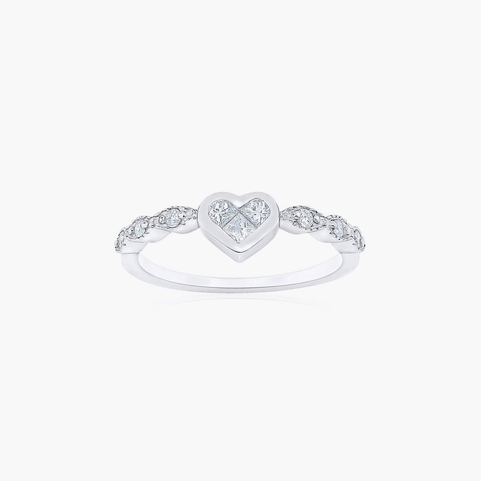 0.40 carats diamond ring with half moon and princess cut