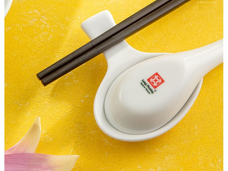 Gác đũa sứ in logo độc đáo: Làm nổi bật thương hiệu của bạn