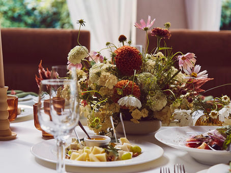 How to Style a Flower Table for New York Apartments & Homes 2025