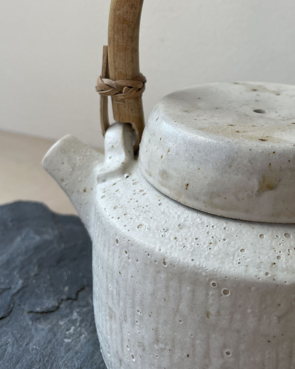 Thumbnail: Tatami teapot - Moon white