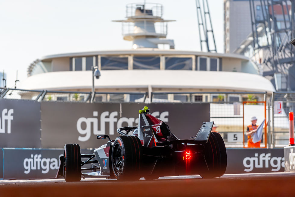 de Vries takes pole in Mahindra 1-2, Dennis only 16th in shock London qualifying