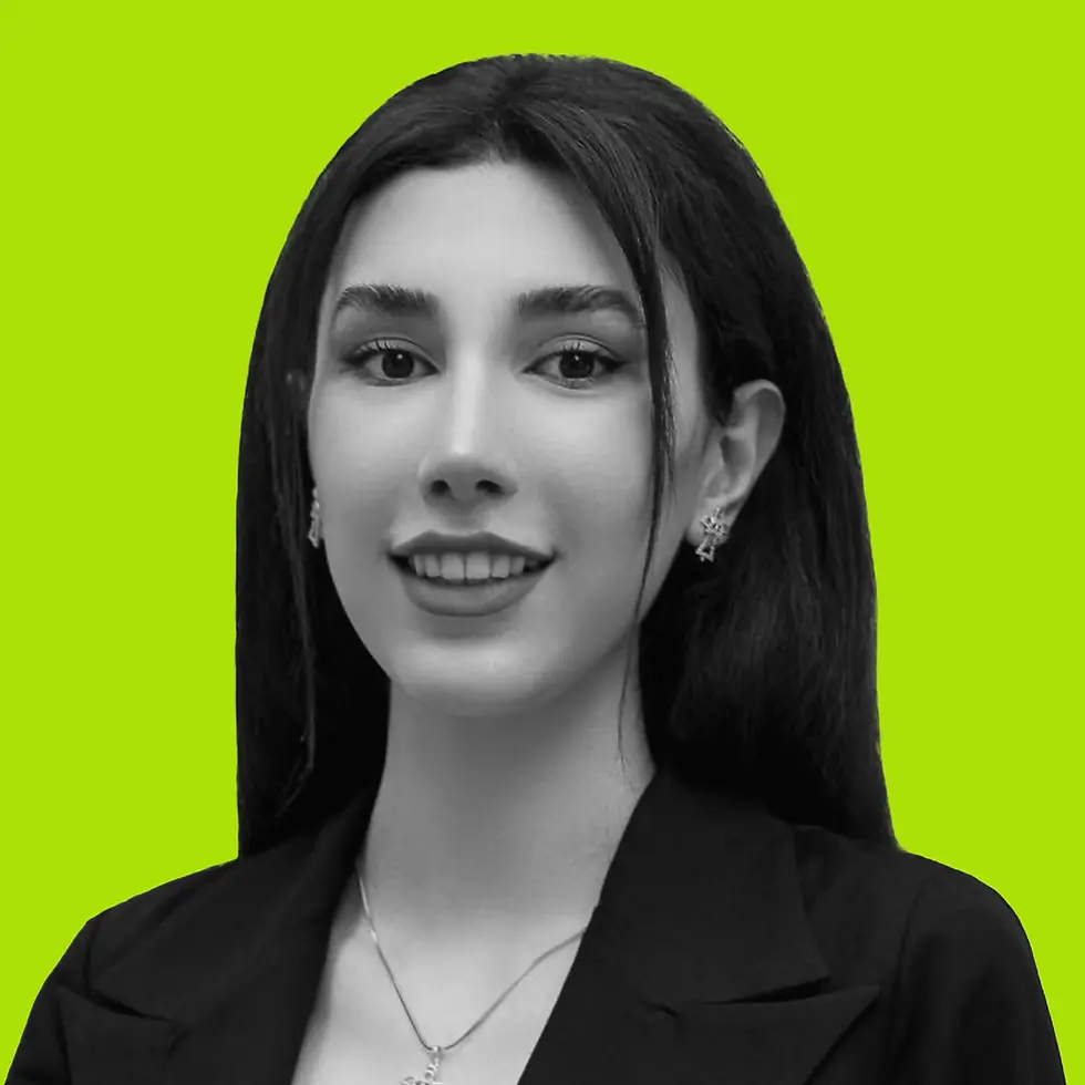 Freelance Elmira Kami