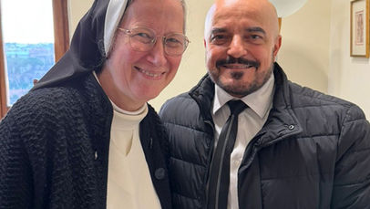 La hermana Alford recibió al Dr. Gallardo en la Pontificia Academia de Ciencias Sociales