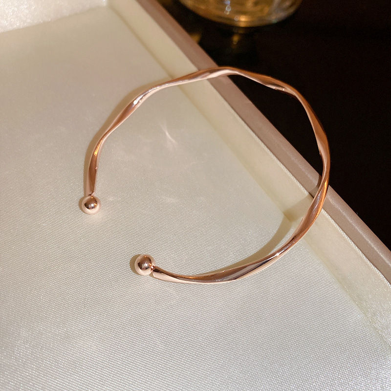 Thumbnail: Golden Charm Bangles for Women Minimalism Fashion Twisted Couple Cuff Bracelet 2