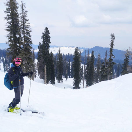 Gulmarg Skiing for Solo Travellers- 6 reasons why it’s a great idea