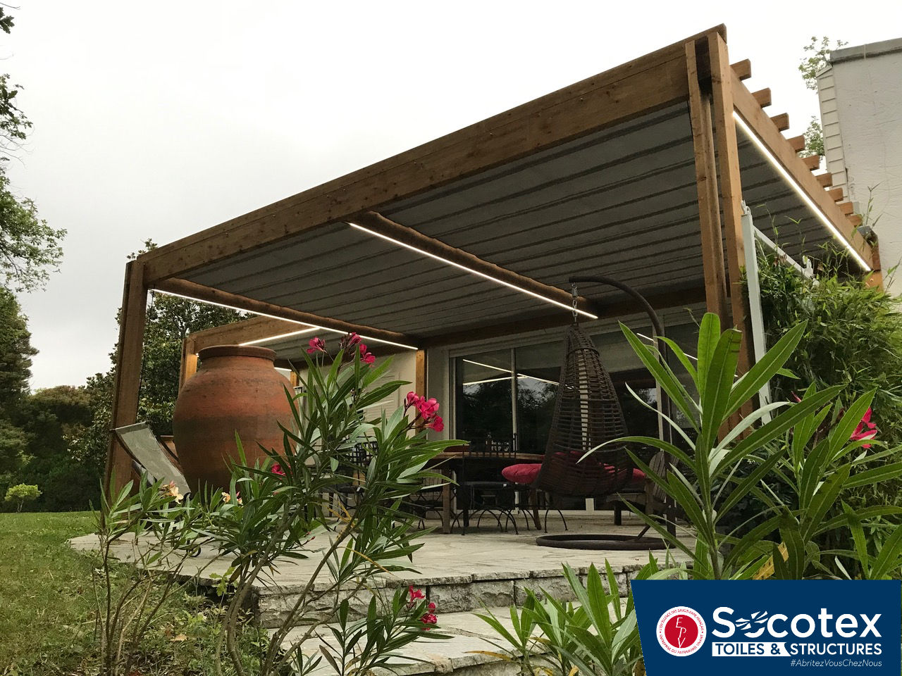fermer-ou-couvrir-votre-pergola-bois