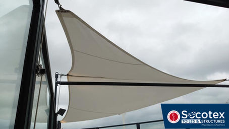 La voile d’ombrage enroulable : ombrage maîtrisé, simplicité assurée