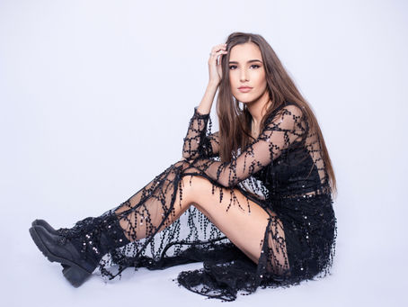 Australian songwriter ELASKIA releases unforgettable new single 'Can't Help Loving You'