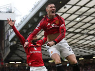 Manchester United 3–1 Aston Villa: Fernandes Inspires Carrick’s Side in Champions League Race