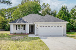 303 Big Tree Ln., Chinquapin NC