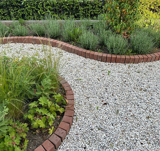 landscape-Gravel Installation.jpeg