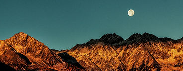 pexels-eberhard-grossgasteiger-673020_edited.jpg