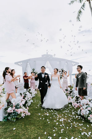 Pastel blue pink white wedding decoration at Shangri-La Tanjung Aru for Chinese couple