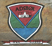 Adsbøl-logo-på-sten-nymalet.jpg