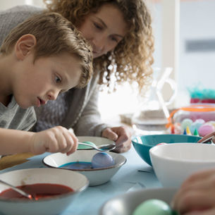 Çocuğum İçin Her Şeyi Yapmalı mıyım? Yoksa Onun Büyümesine Alan mı Açmalıyım?