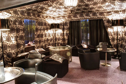 alquiler carpa mobiliario evento rodaje material oriental eventos