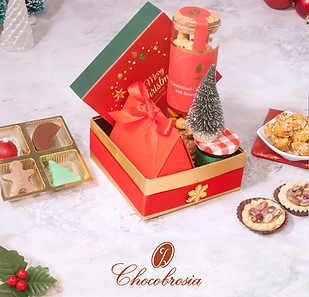 Small Christmas Gift hamper with chocolates, nuts and jam for corporate gifting, gifts for her, gifts for him, Secret Santa gifts and yearend gifting