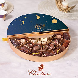 Ramadan-Gift-Box-with-chocolates-&-dates-for-customized-Ramadan-Gifting and Eid gifting