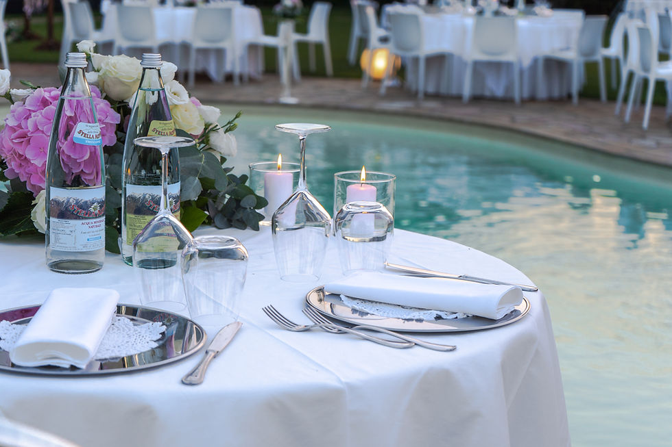 Matrimonio a bordo piscina
