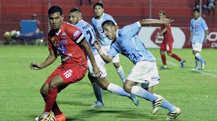 César Lamanna fue titular en la derrota de Aurora