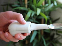 Empresa cria colher que ajuda pacientes de Mal de Parkinson