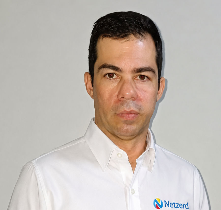 Jose Ricardo Bedoya-Acesor Comercial 2_edited.jpg