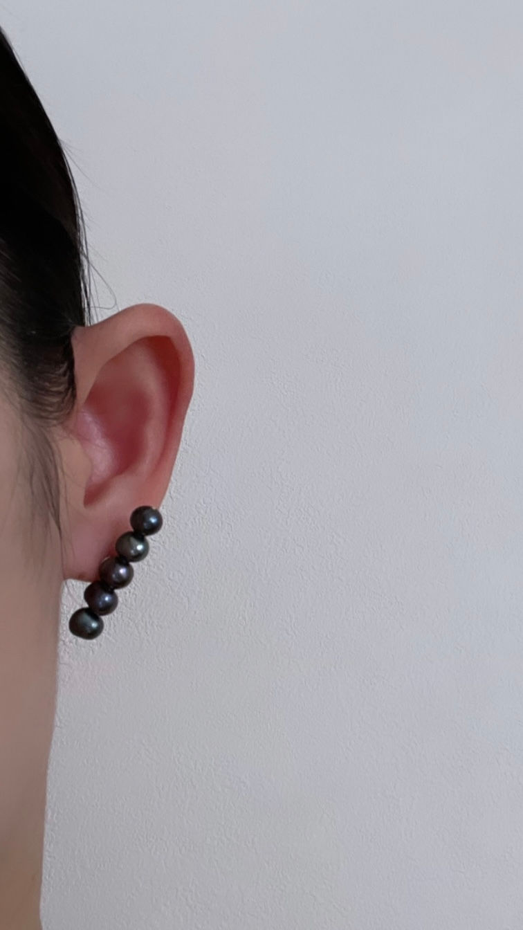 サムネイル： “Parallel” Pierce Black
