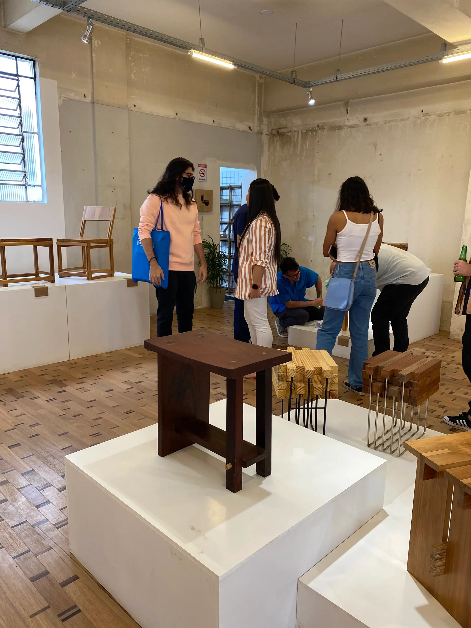 exposição de mobiliário