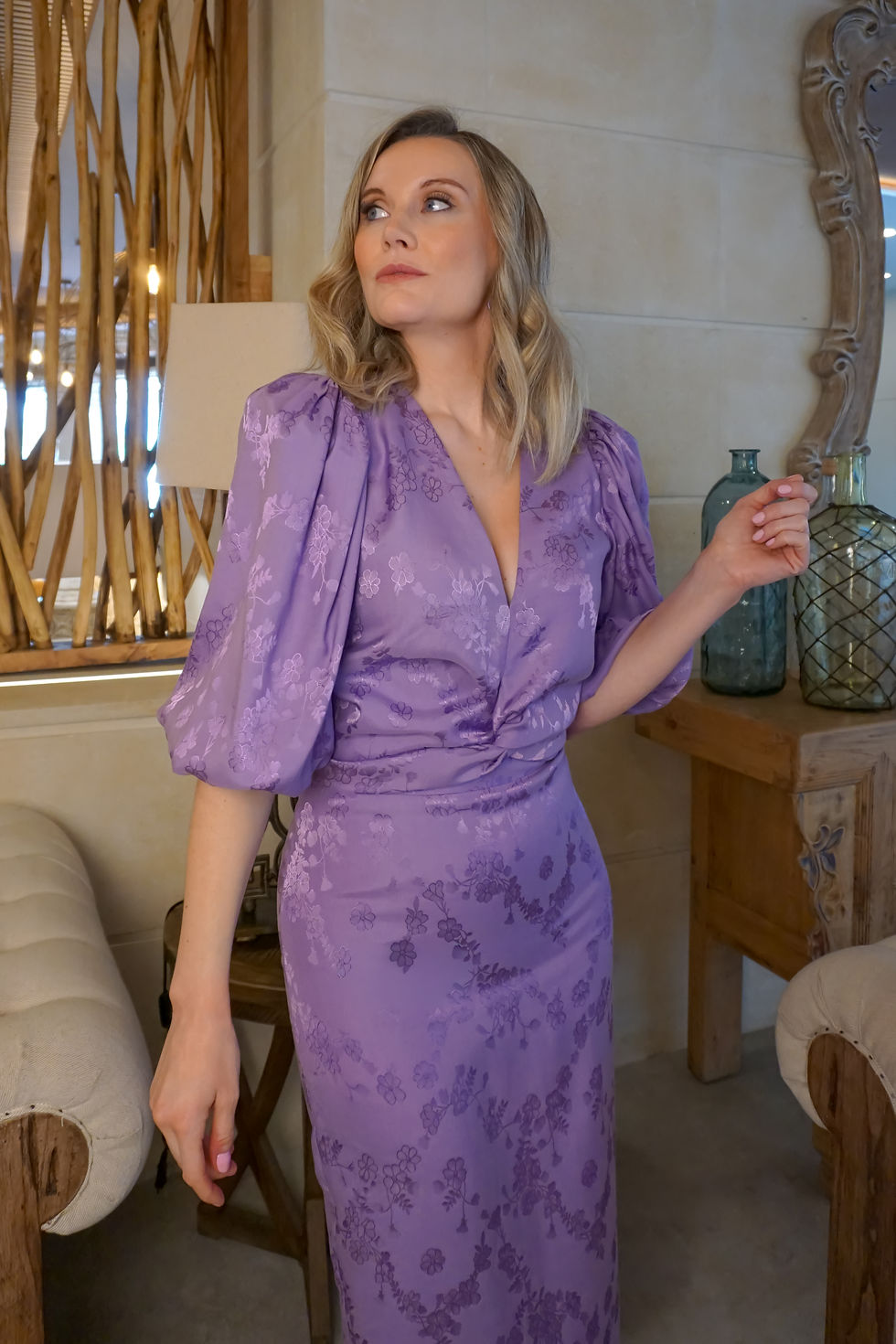 Vestido de invitada elegante que no marca el abdomen en Madrid