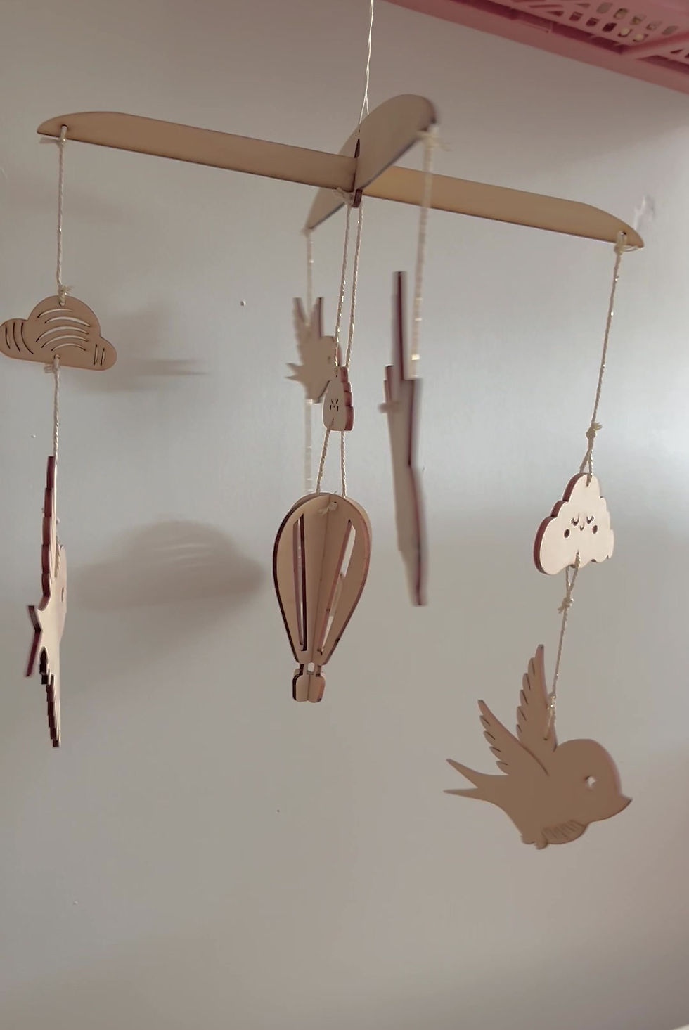 Miniature : Mobile décoratif "Oiseaux et nuages"