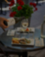 Middagssällskap på Restaurang Granhof i Uppsala, servering av lokala rätter