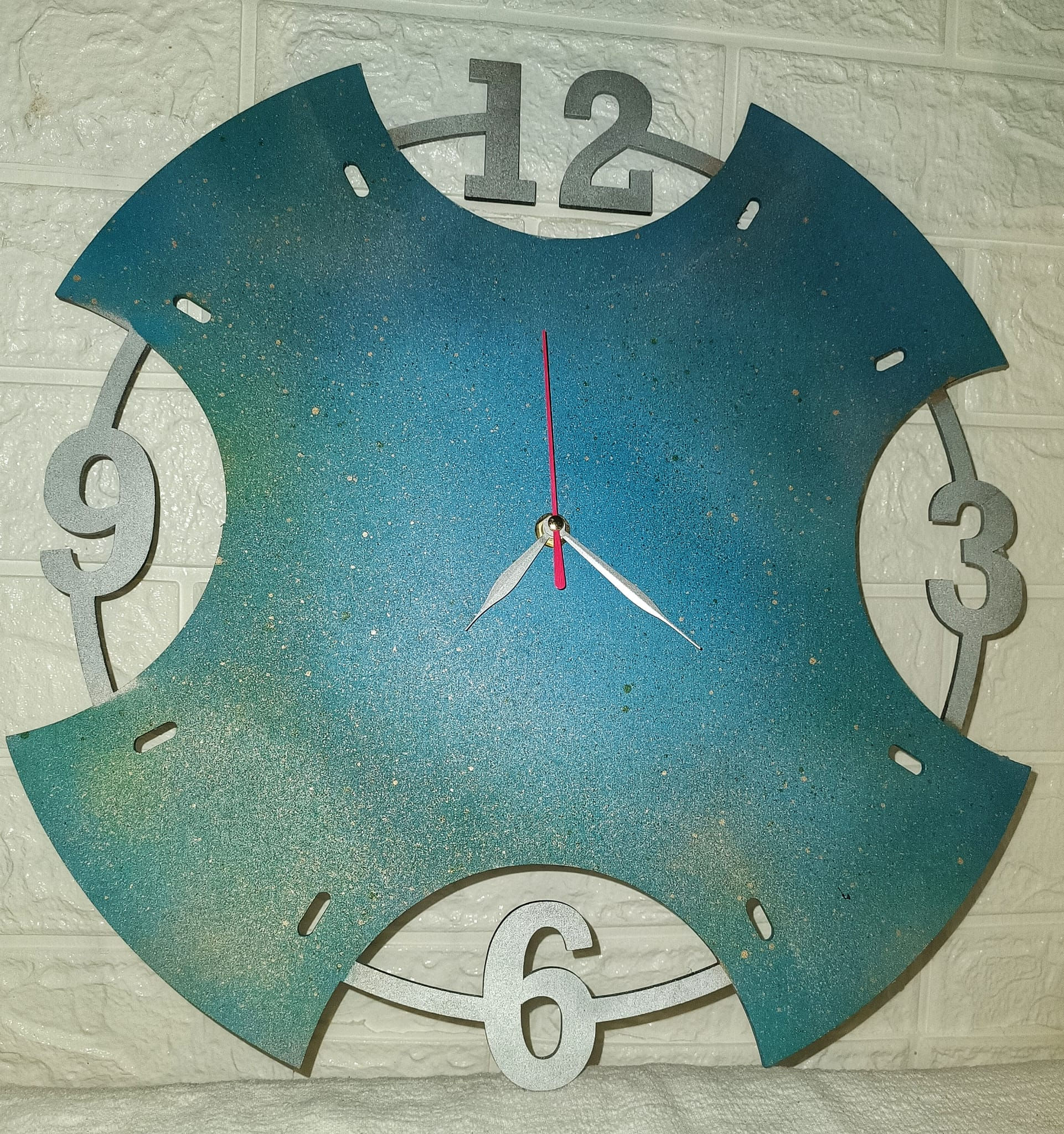 Reloj en Mdf pintado y barnizado diseño Escudo Galaxia