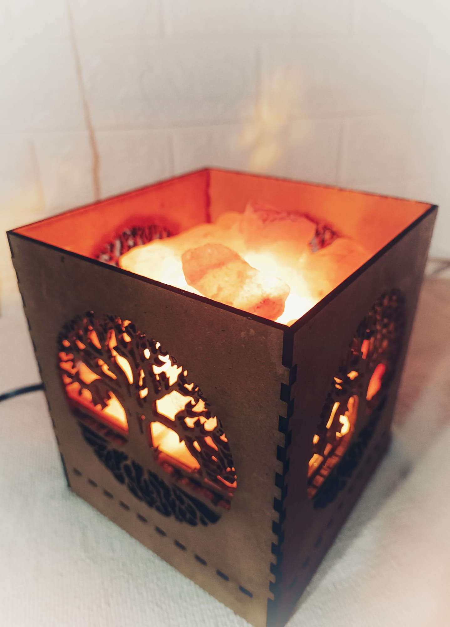 Lámpara de sal grande en MDF pintada y barnizada