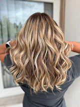Professionelle Blondveredelung mit Haarverlängerung